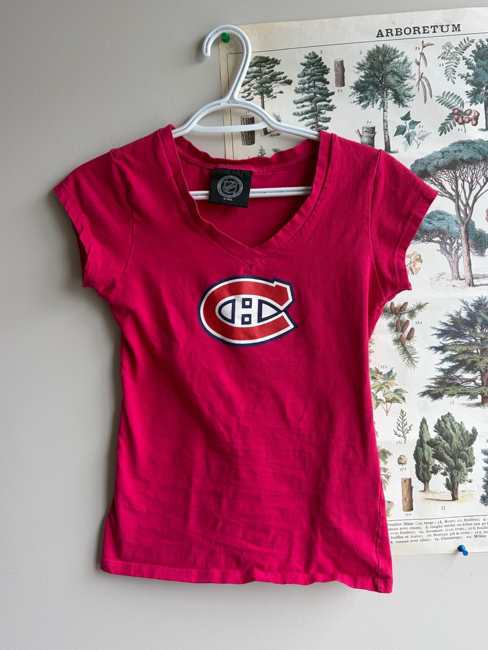 Vintage Montreal Canadiens NHL Habs Pink V-Neck Tight Fitting Small